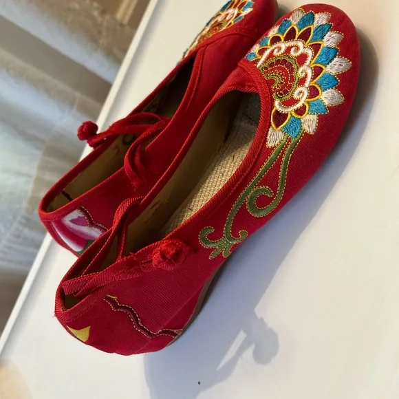 Vintage Red Chinese Wedding Flats - Picture 3 of 8